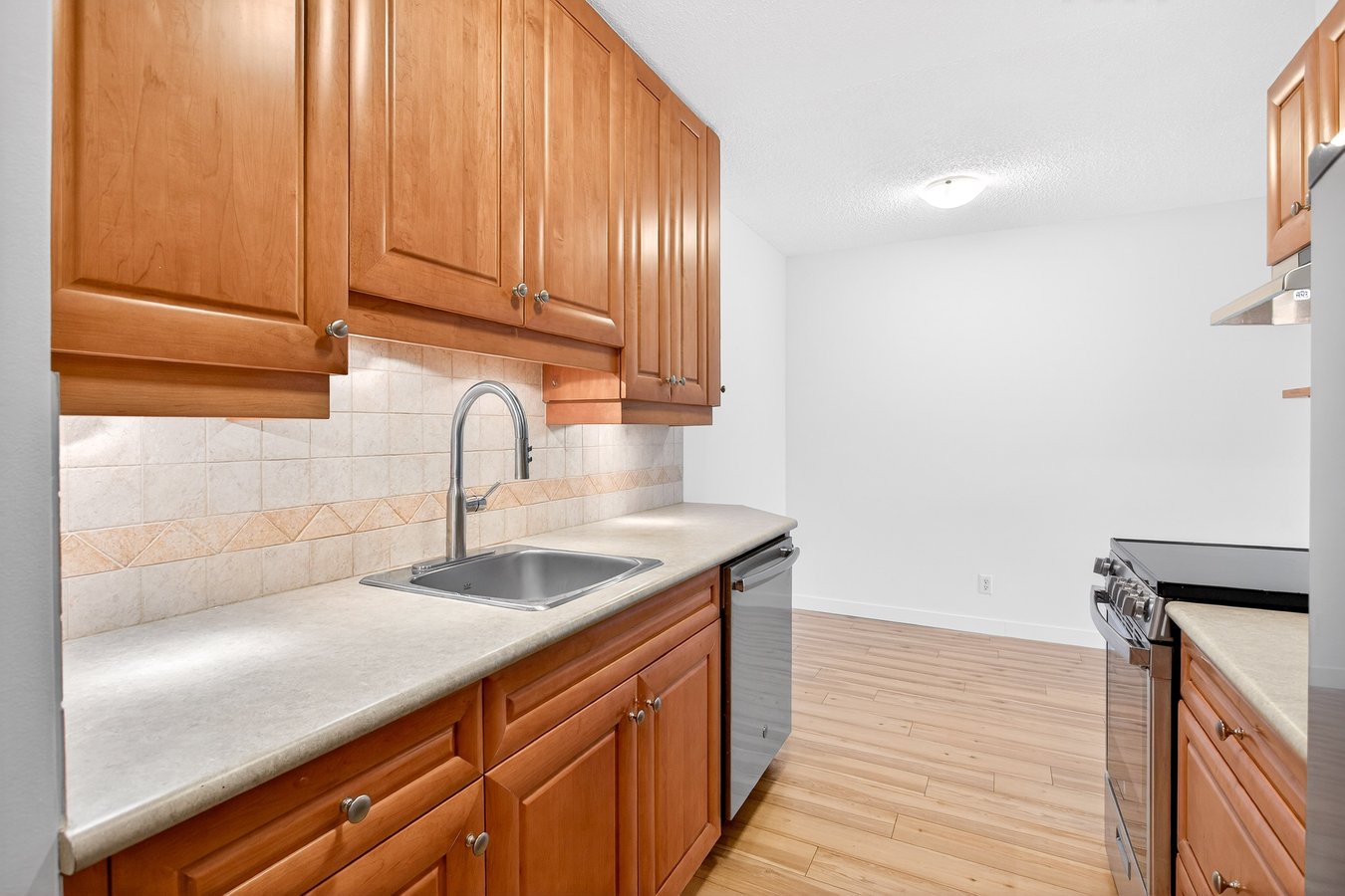 2016 Fullerton Avenue - Photo 2