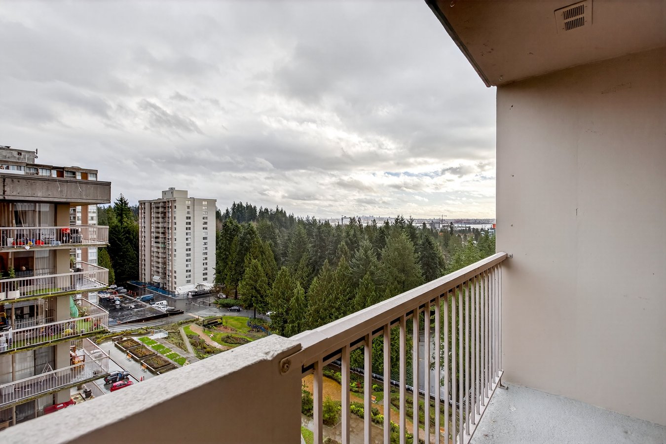 2016 Fullerton Avenue - Photo 8