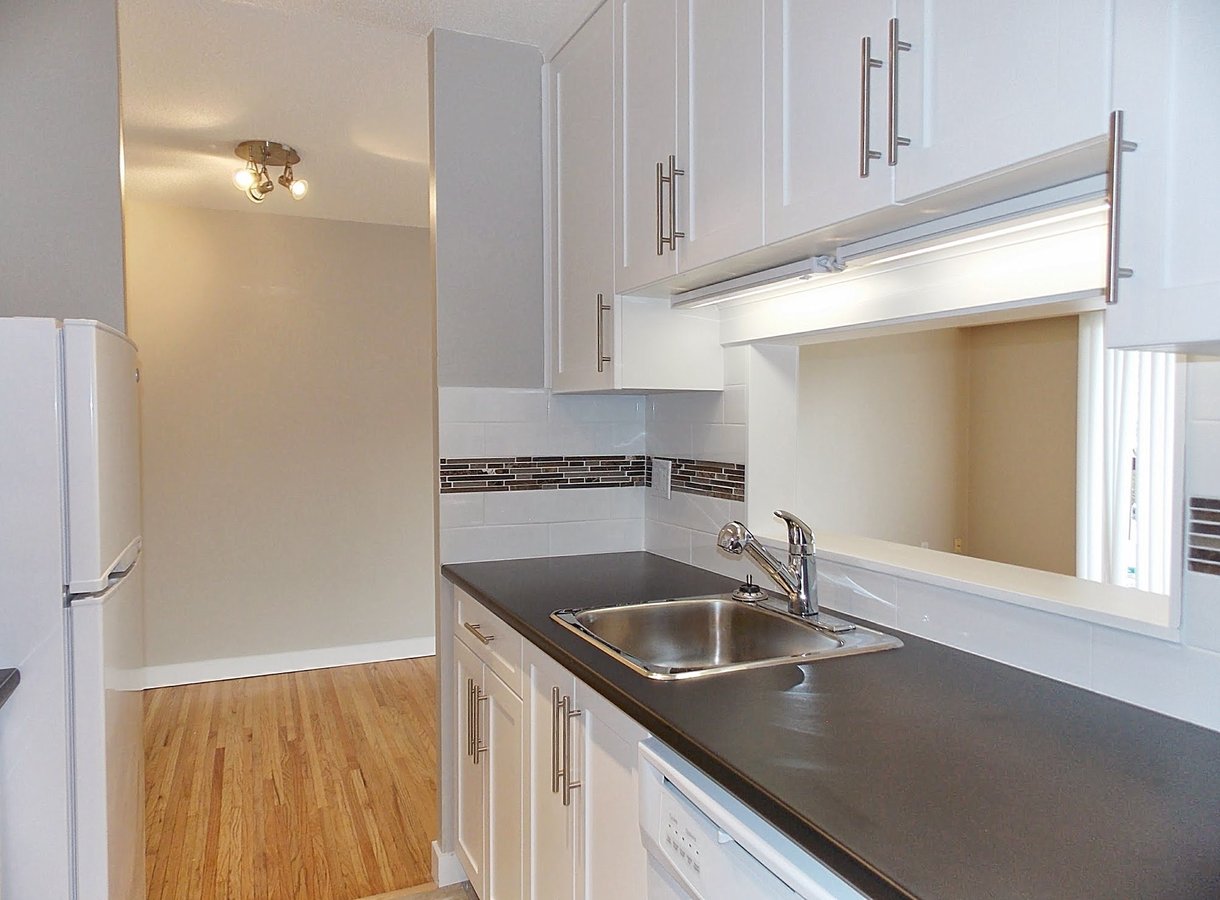 121 West 20th Street - Photo 1