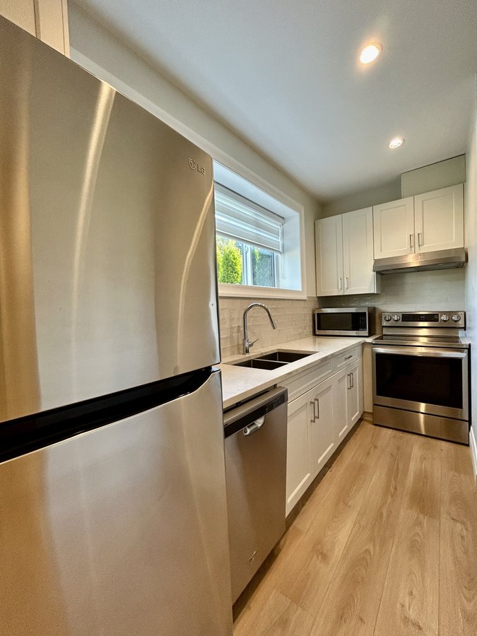328 21st Street East - Photo 4