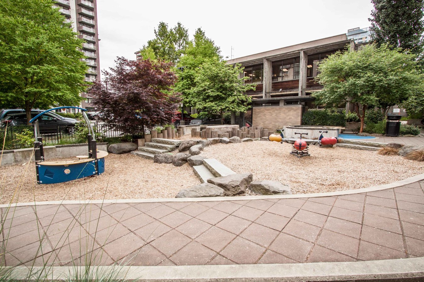 158 13th Street West - Photo 17