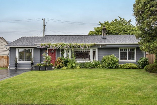 1240 Pinewood Crescent - Photo 2