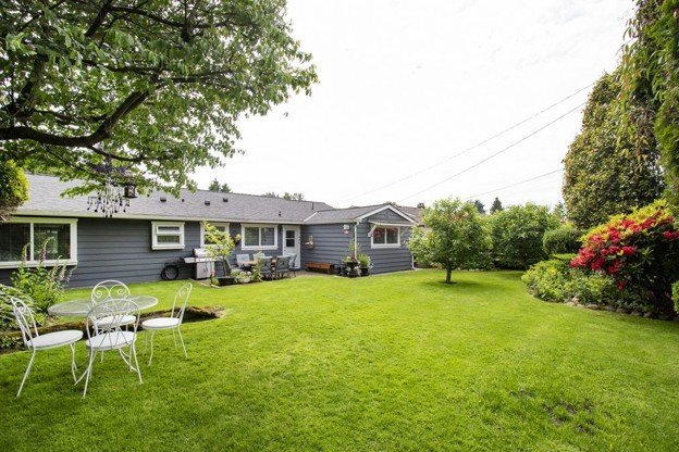1240 Pinewood Crescent - Photo 11