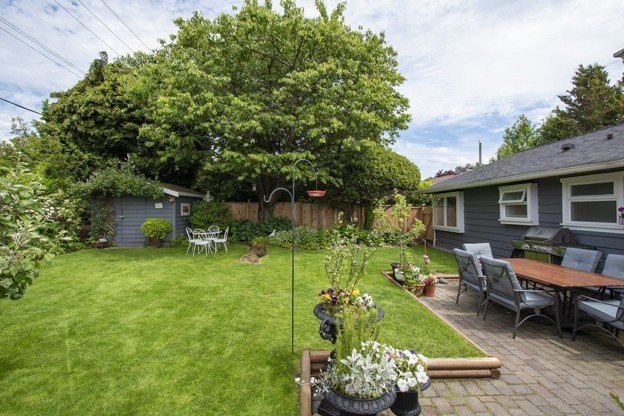 1240 Pinewood Crescent - Photo 12