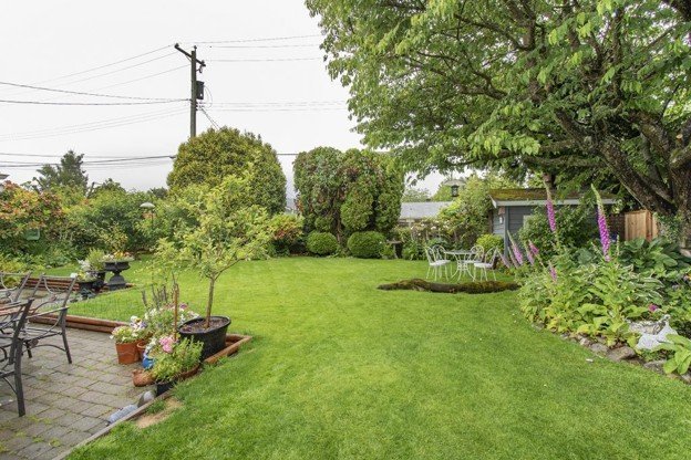 1240 Pinewood Crescent - Photo 13