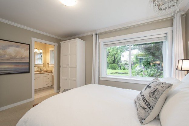 1240 Pinewood Crescent - Photo 16