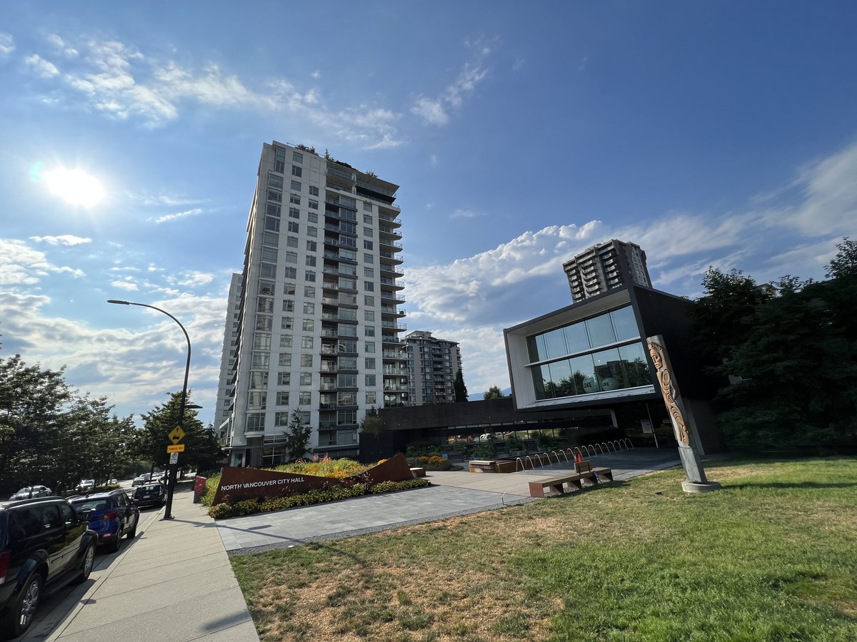 158 13th Street West - Photo 1