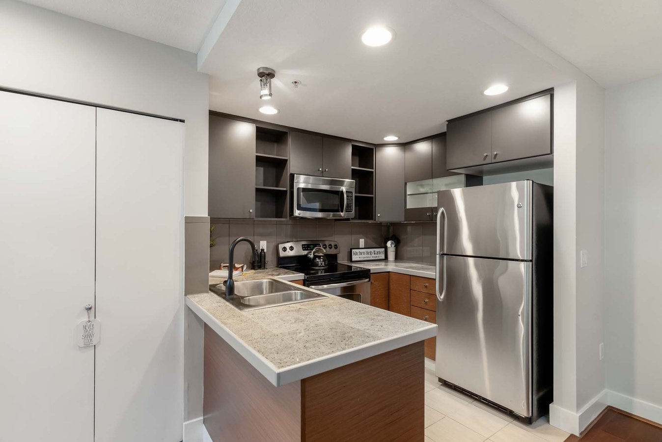 78 14th Street West - Photo 13