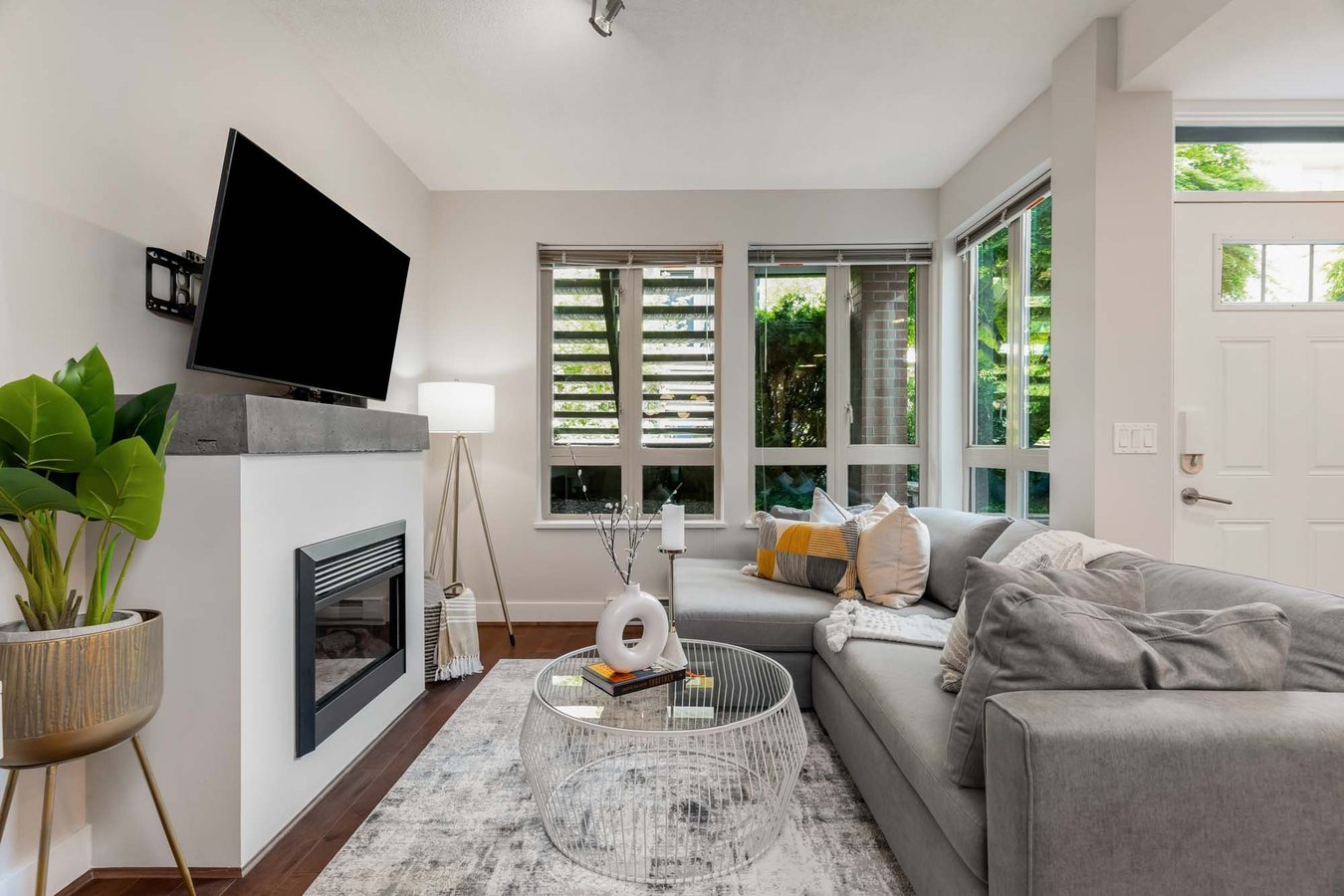 78 14th Street West - Photo 1