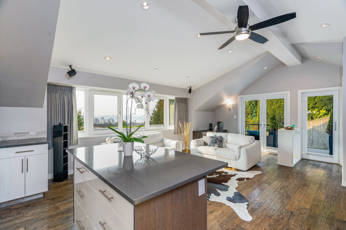 420B Tempe Crescent - Photo 1