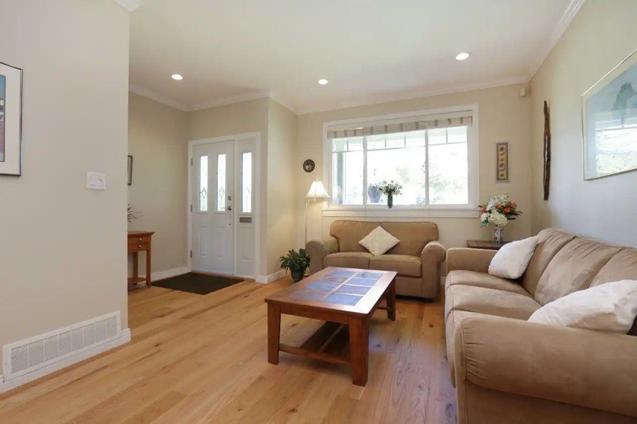 247 19th Street East - Photo 4