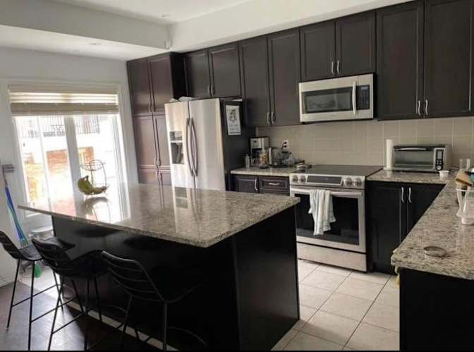North York - Photo 10
