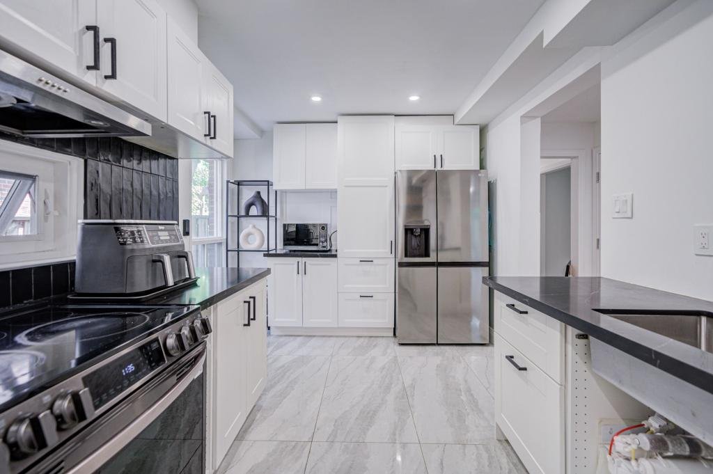 272 McNicoll Avenue - Photo 8