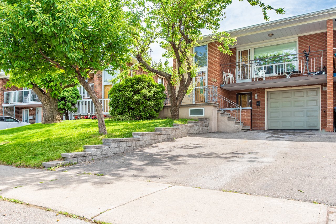 569 Roding Street - Photo 2