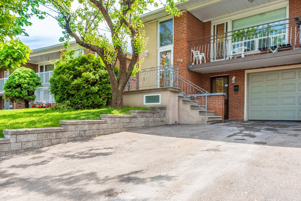 569 Roding Street - Photo 3
