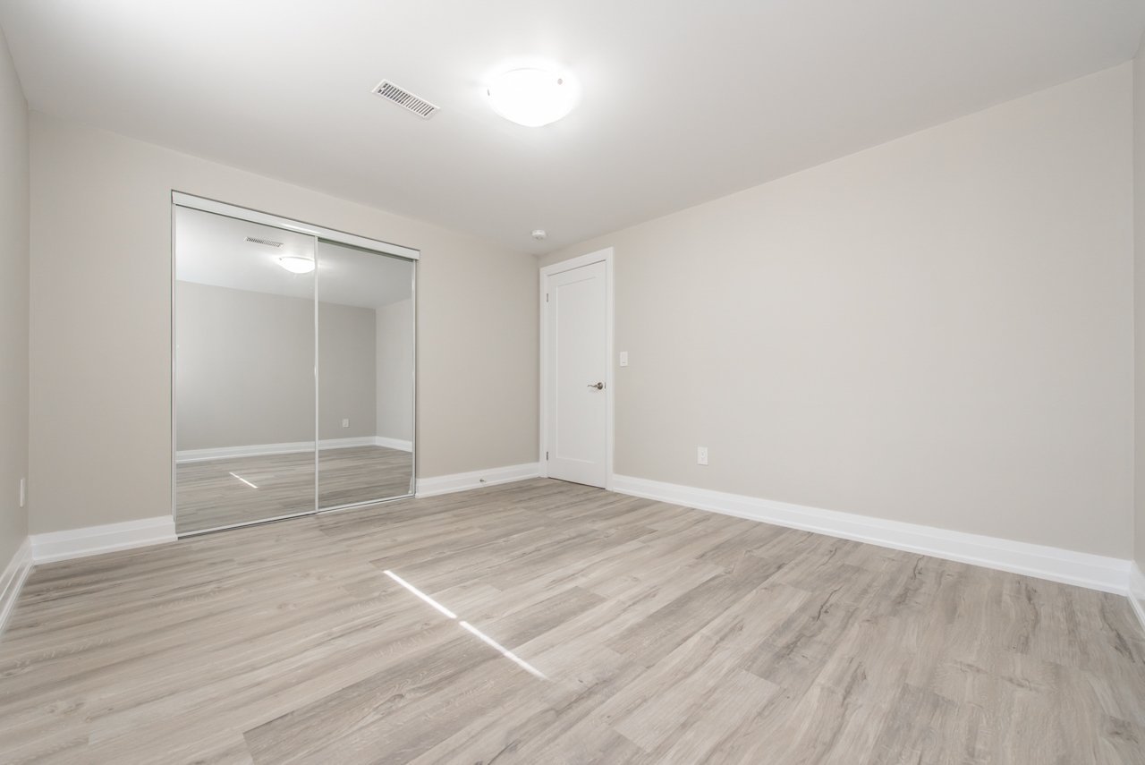 569 Roding Street - Photo 12