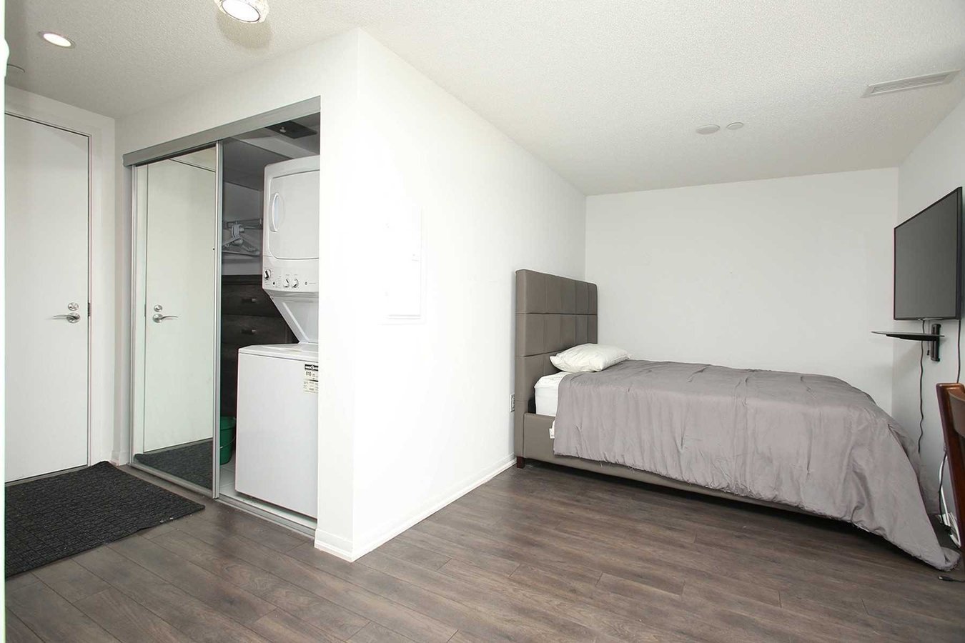 3091 Dufferin Street - Photo 1