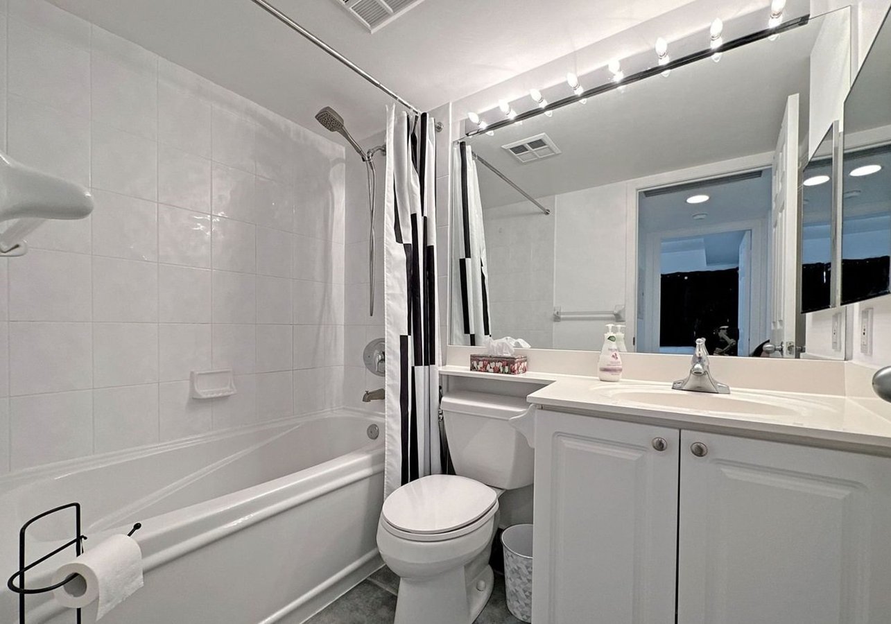 30 Harrison Garden Boulevard - Photo 2