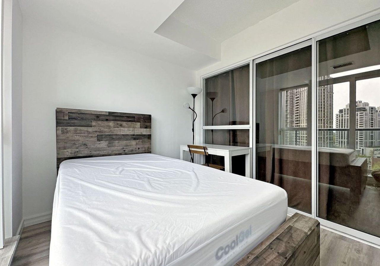 30 Harrison Garden Boulevard - Photo 3