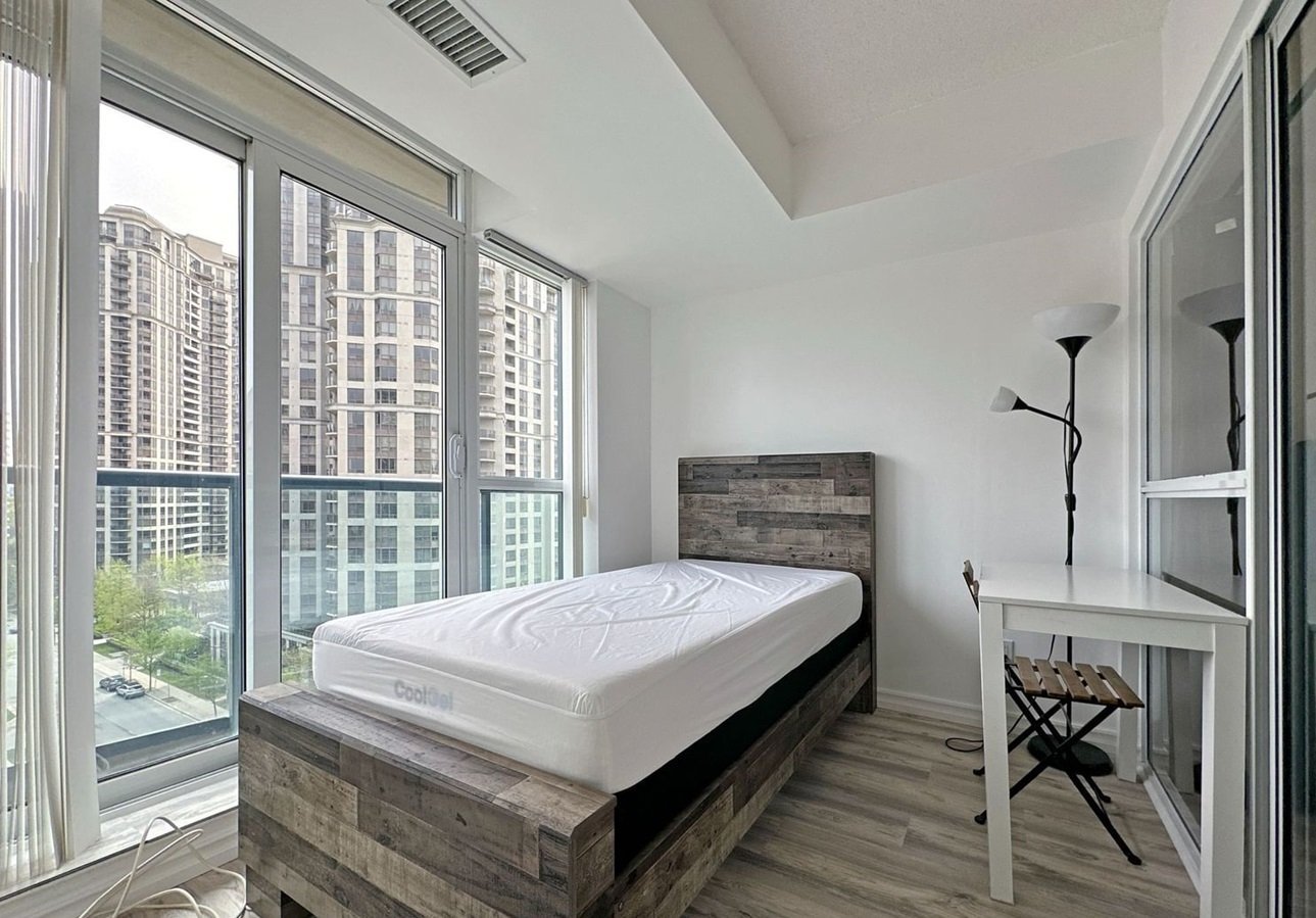 30 Harrison Garden Boulevard - Photo 4