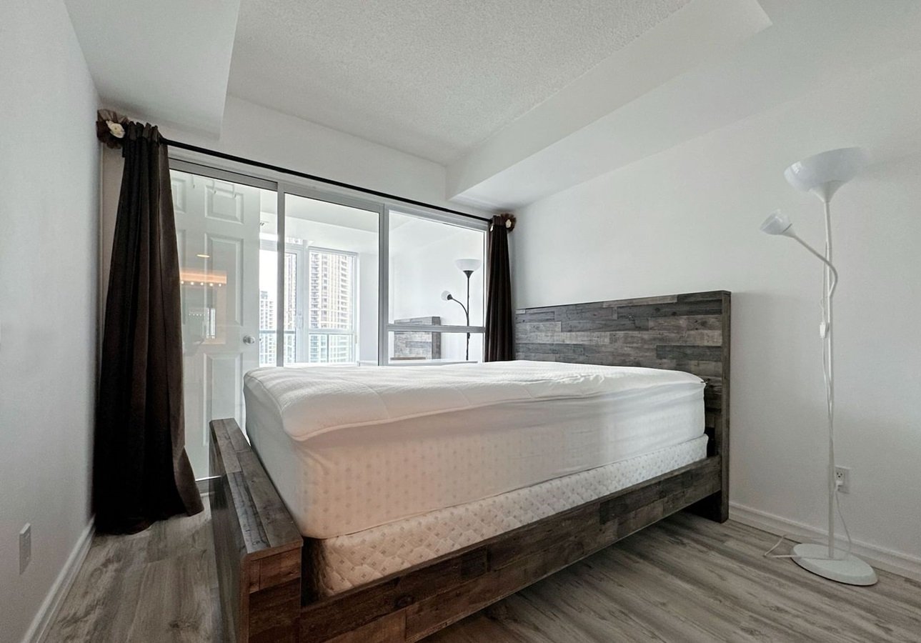 30 Harrison Garden Boulevard - Photo 5
