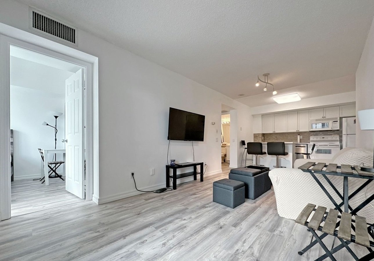 30 Harrison Garden Boulevard - Photo 6