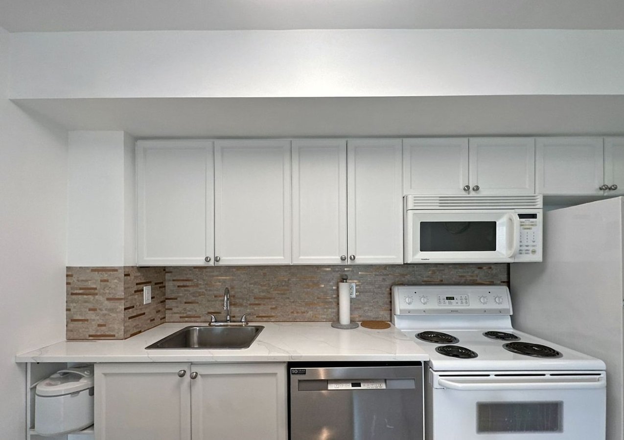 30 Harrison Garden Boulevard - Photo 7