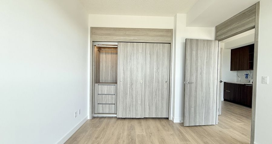 18 Esther Shiner Boulevard - Photo 5