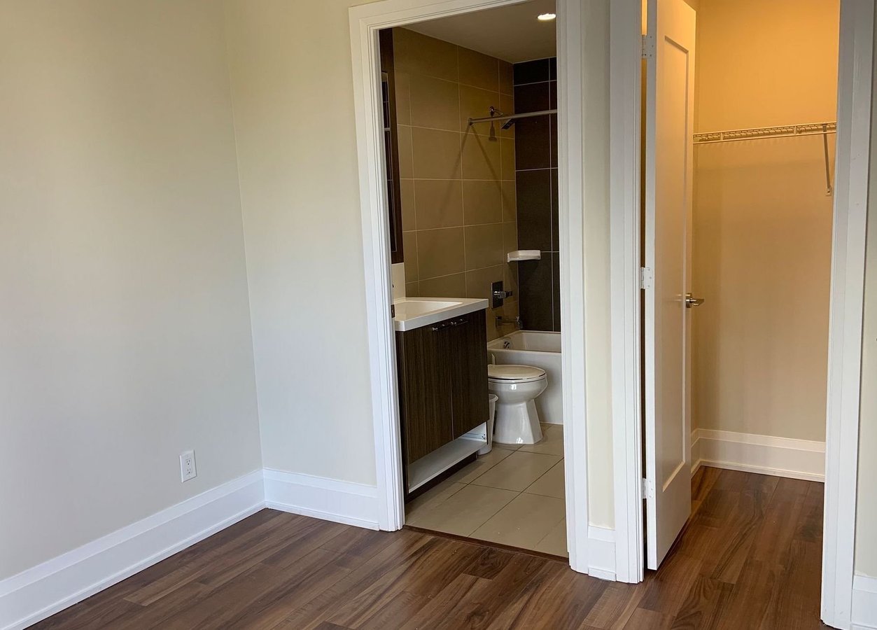 30 Harrison Garden Boulevard - Photo 8