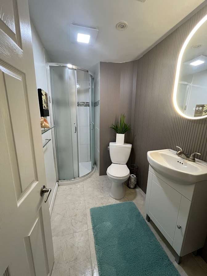 Lawrence Avenue West - Photo 6