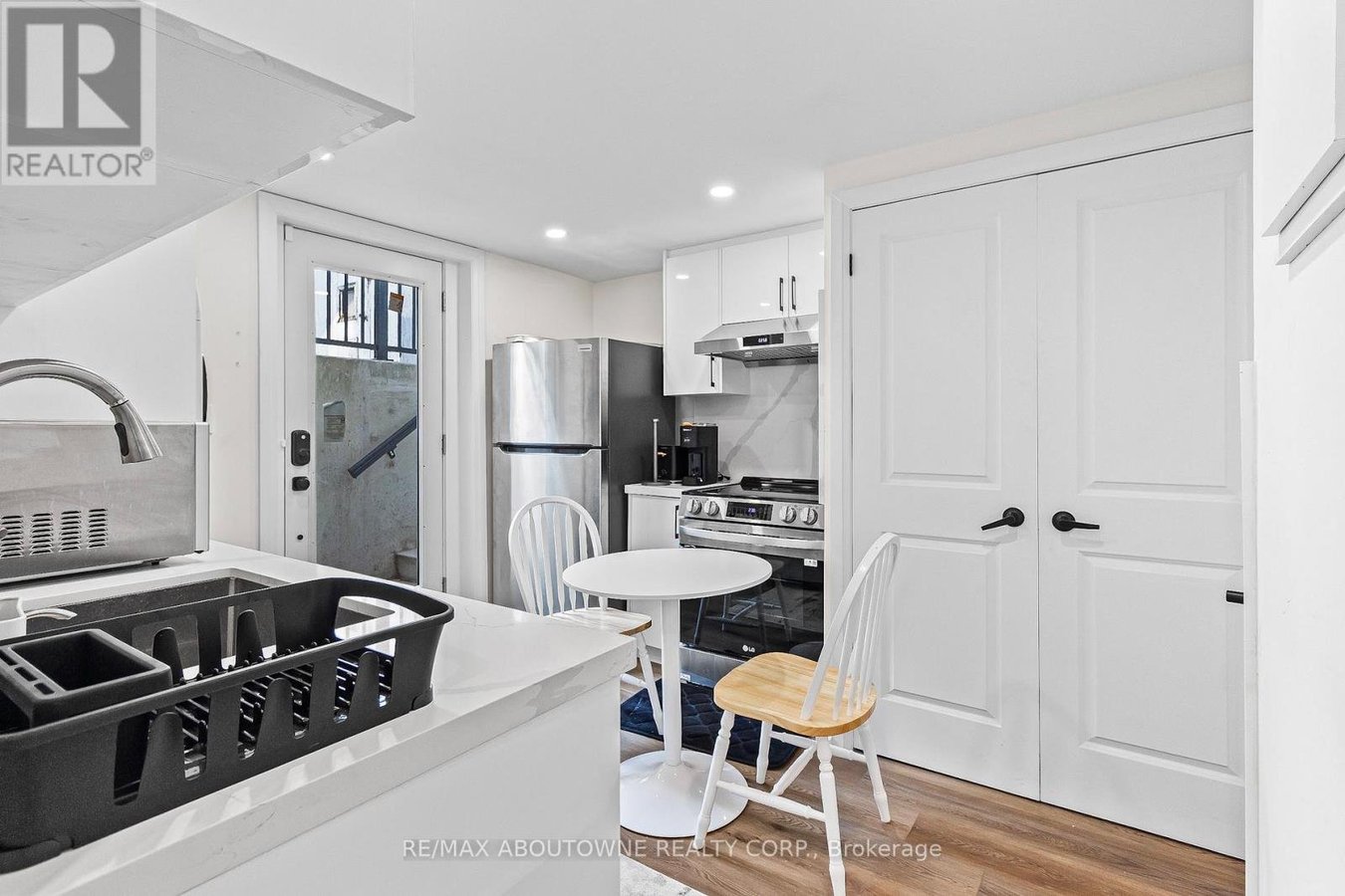LOWER - 523 PINEGROVE ROAD - Photo 2