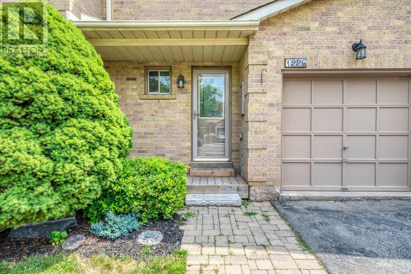 1226 COTTONWOOD CRESCENT - Photo 2