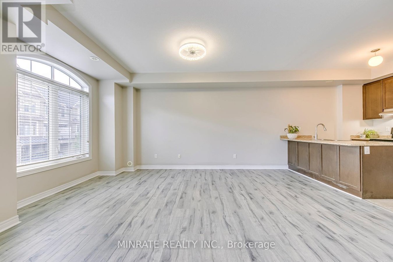 8 - 2435 GREENWICH DRIVE - Photo 5