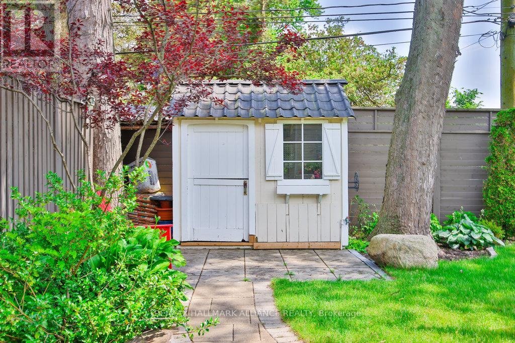 1316 CAMBRIDGE DRIVE - Photo 35