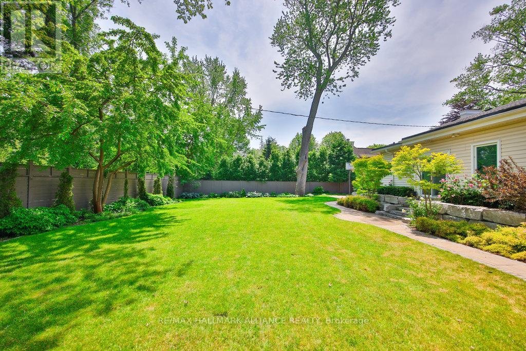 1316 CAMBRIDGE DRIVE - Photo 39