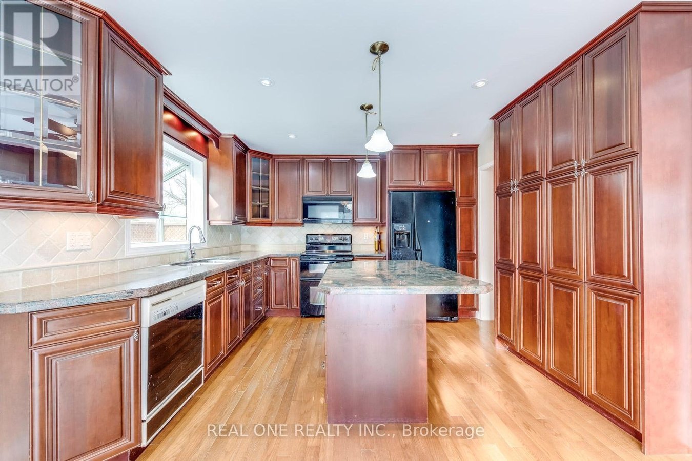 1369 MAPLERIDGE CRESCENT - Photo 8