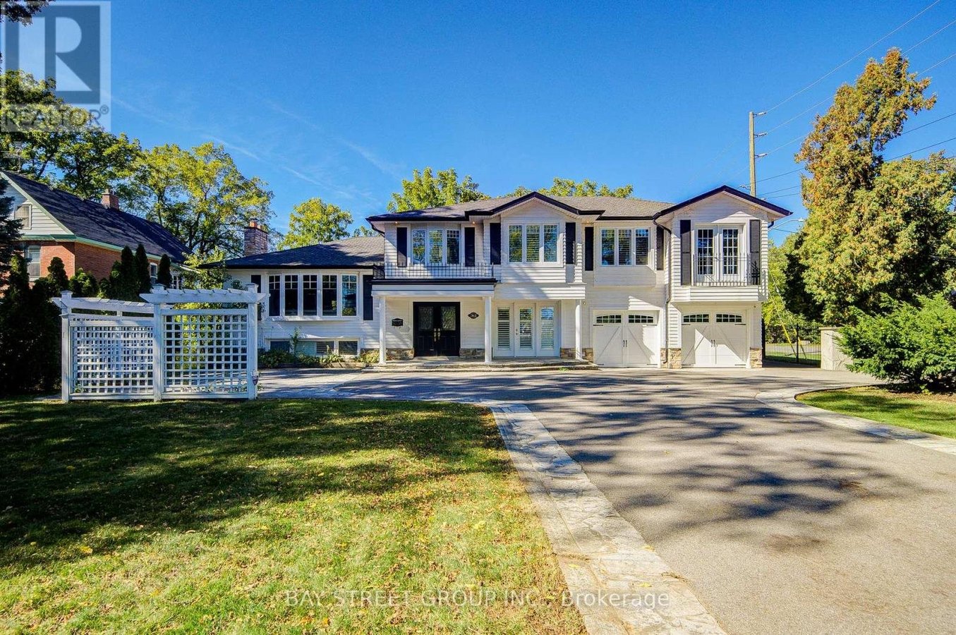 363 LAKESHORE ROAD W - Photo 1