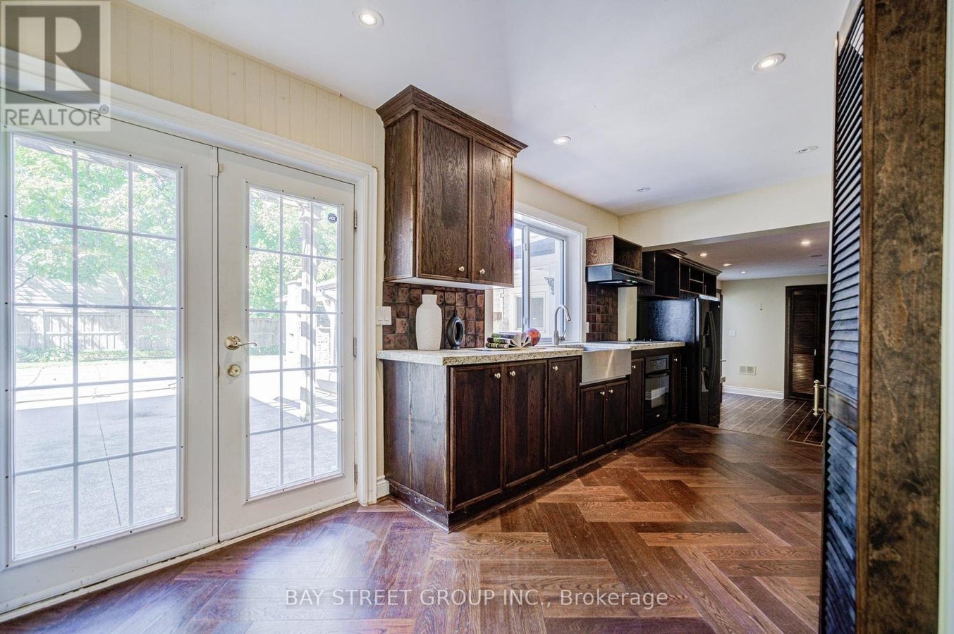 363 LAKESHORE ROAD W - Photo 5