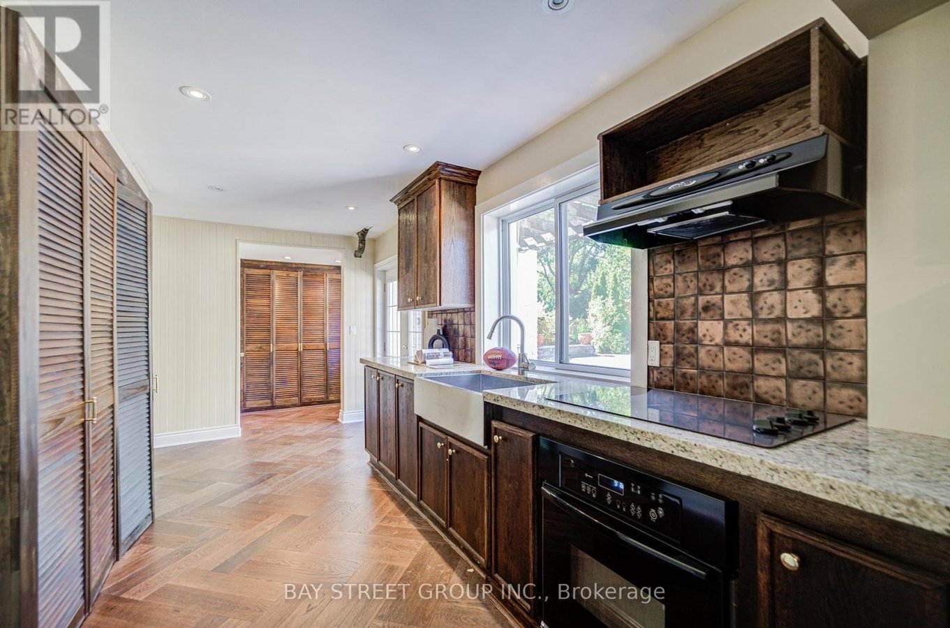 363 LAKESHORE ROAD W - Photo 6