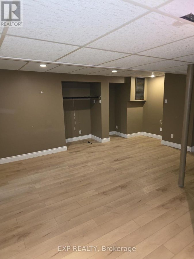 1296 VALERIE CRESCENT W - Photo 15