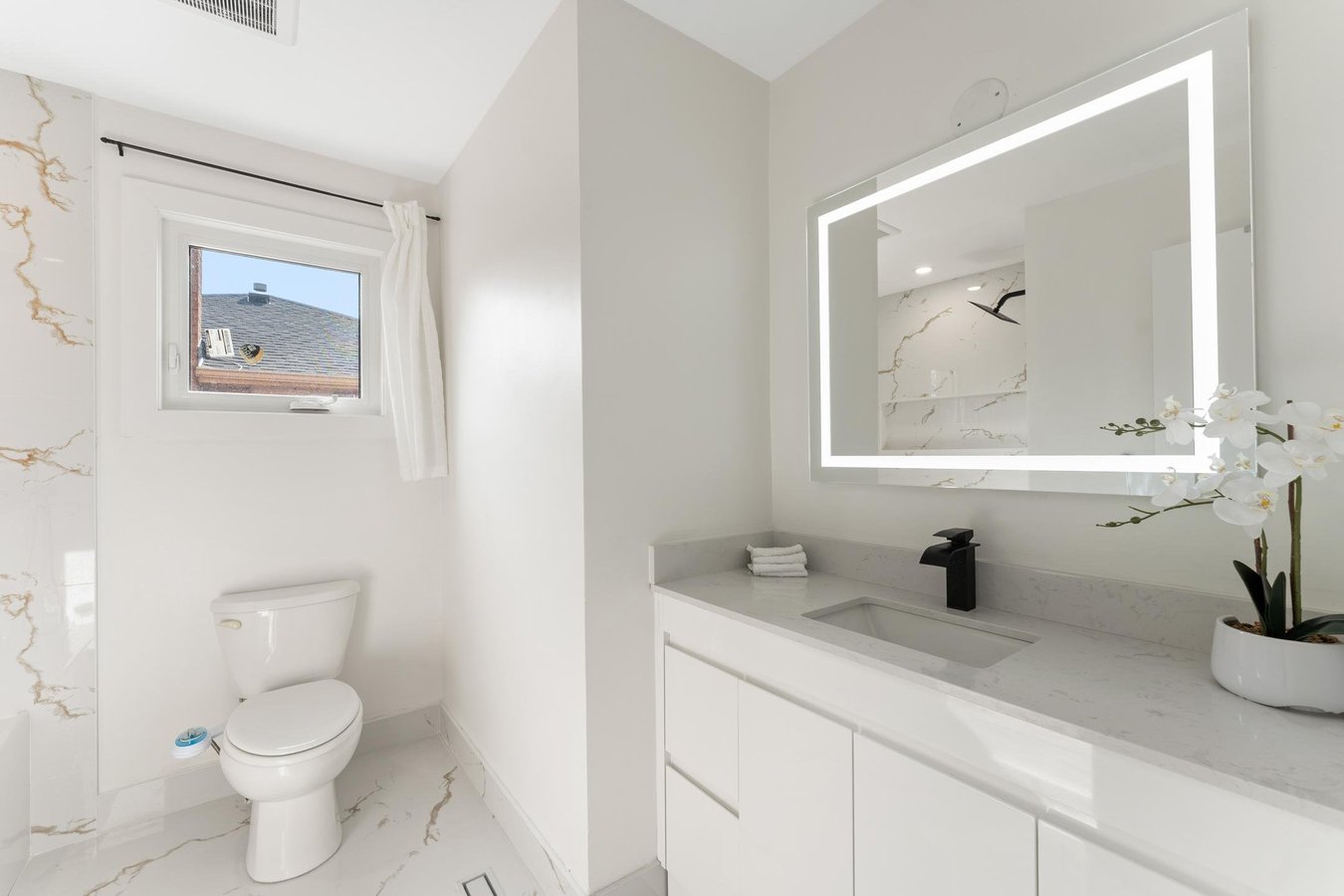 1186 Glenashton Drive - Photo 2