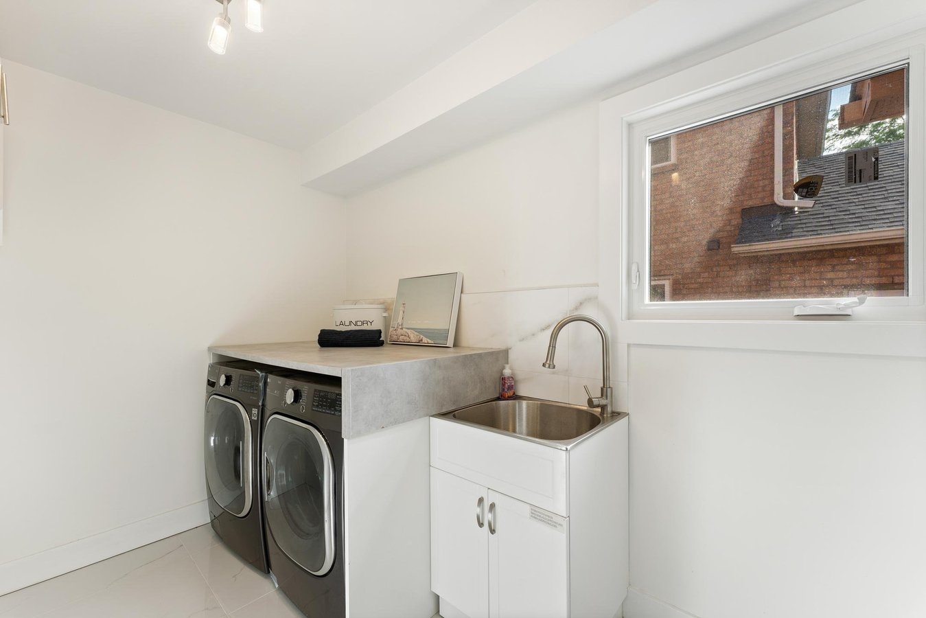 1186 Glenashton Drive - Photo 9