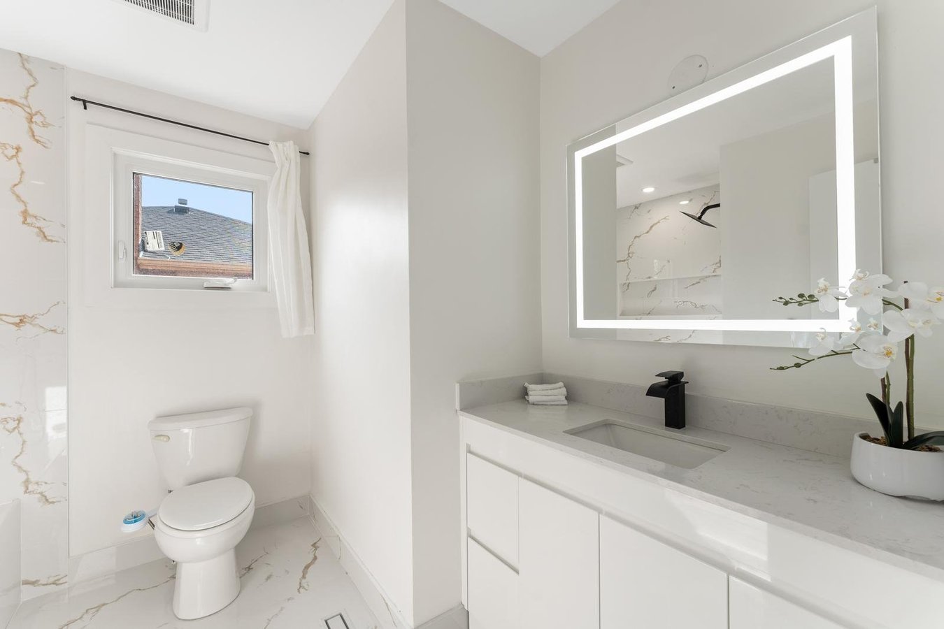 1186 Glenashton Drive - Photo 2