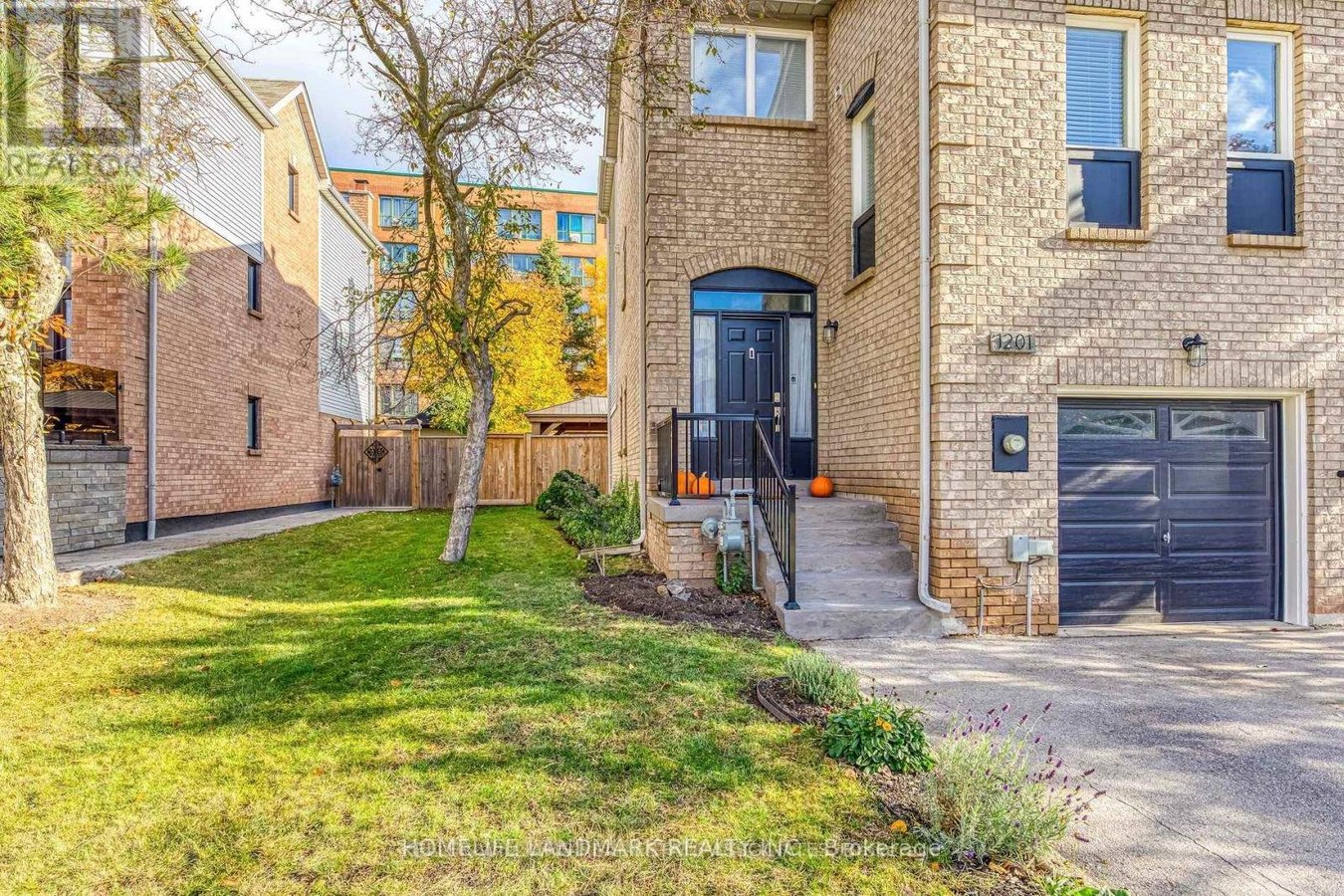 1201 LINDSAY DRIVE - Photo 2