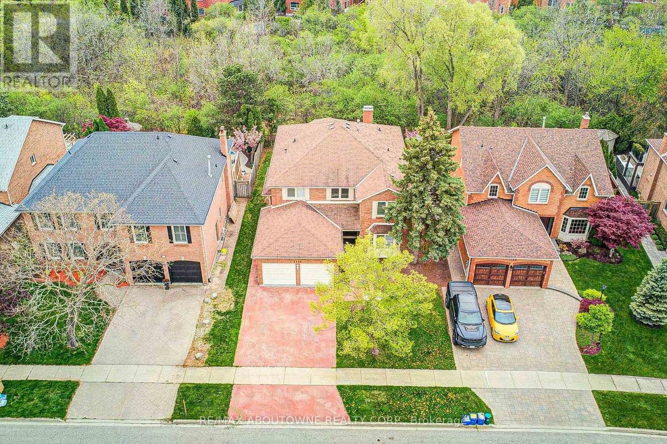 1126 BERKSHIRE COURT - Photo 1