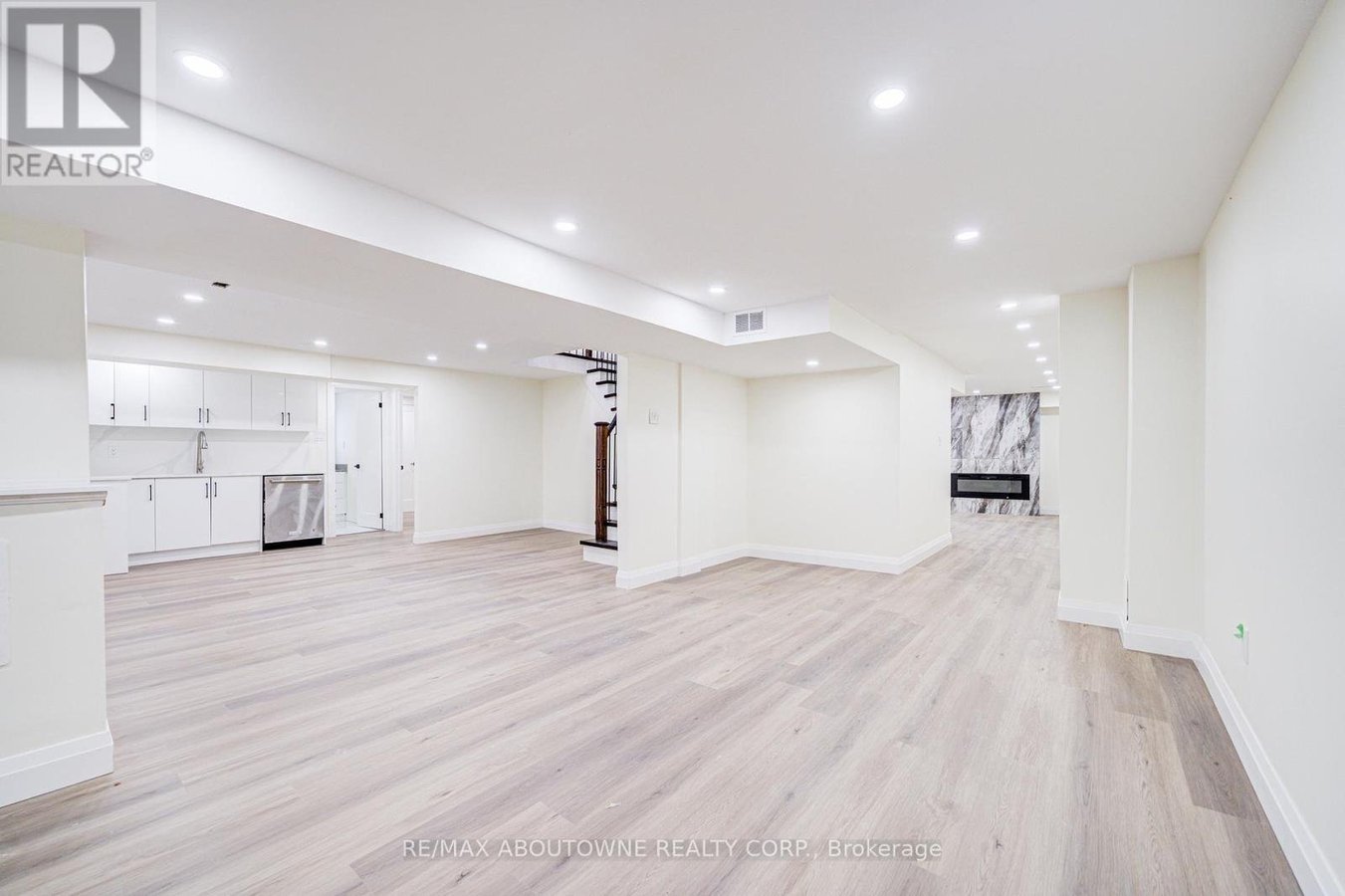1126 BERKSHIRE COURT - Photo 39