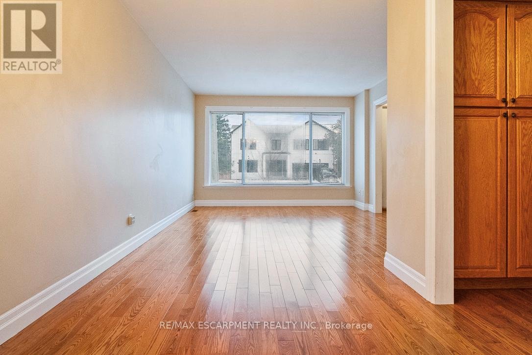 UPPER - 249 SOUTHVIEW ROAD - Photo 3