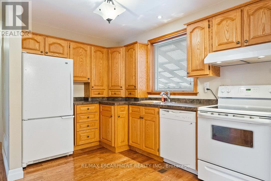 UPPER - 249 SOUTHVIEW ROAD - Photo 6