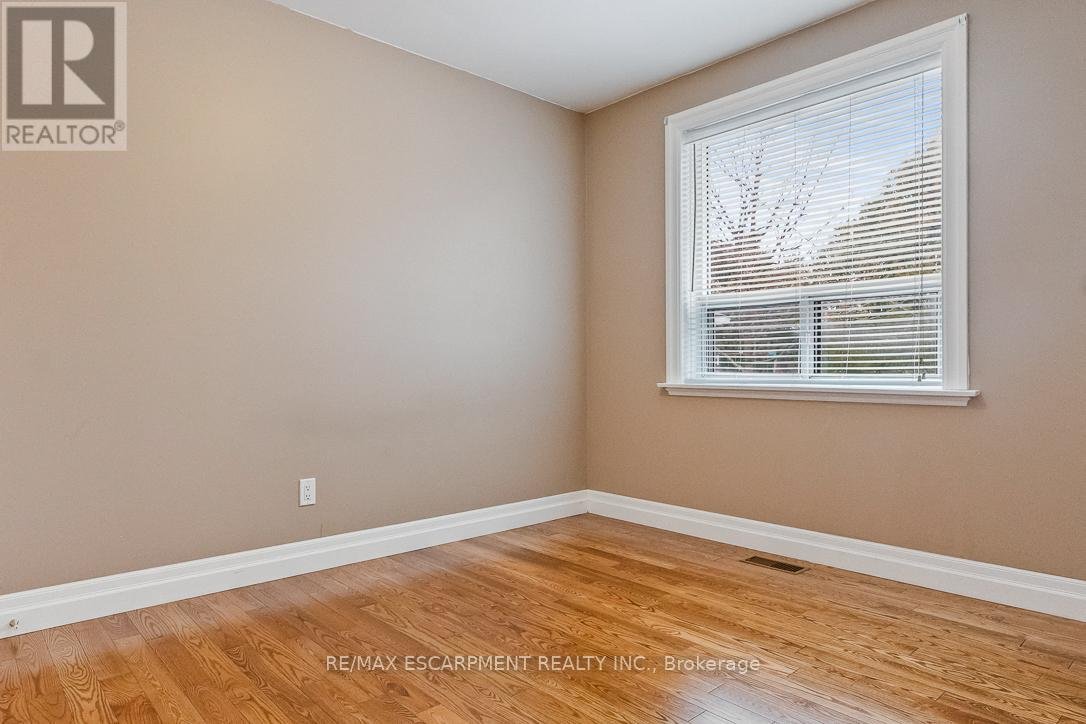 UPPER - 249 SOUTHVIEW ROAD - Photo 9