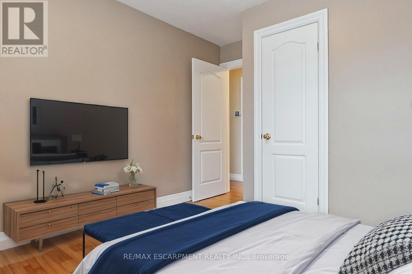 UPPER - 249 SOUTHVIEW ROAD - Photo 12